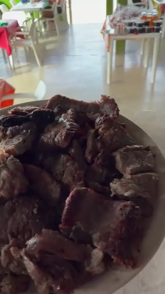 Carne asada de La Curva recién cortada